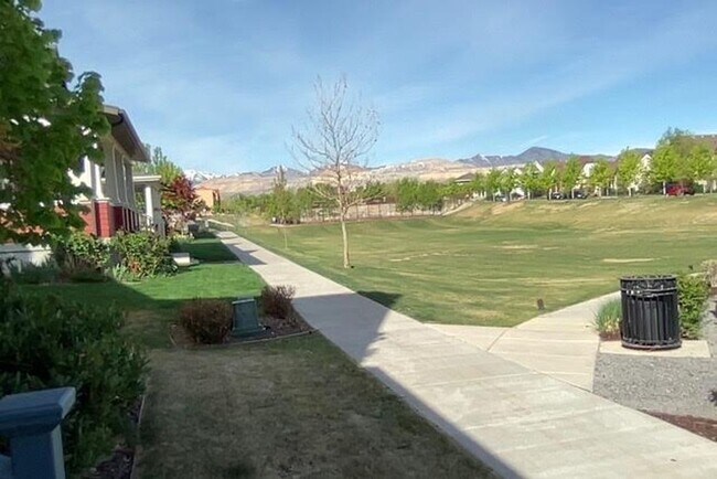 Building Photo - Stunning 6 bedroom 3 bathroom home in Daybreak South Jordan!!!