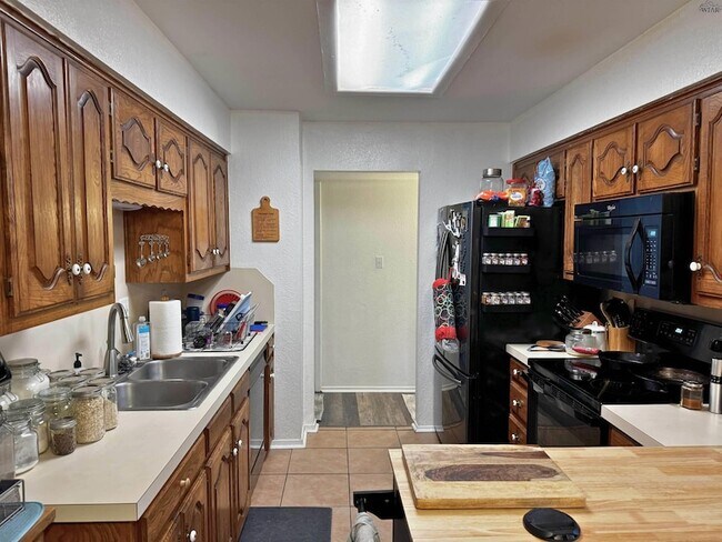 Building Photo - 4324 Edgehill
