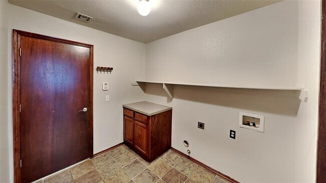 Building Photo - 2212 SW 141st Pl