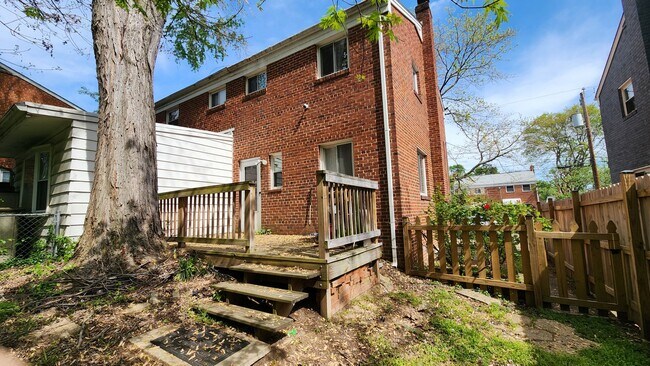 Building Photo - Great Alexandria Location