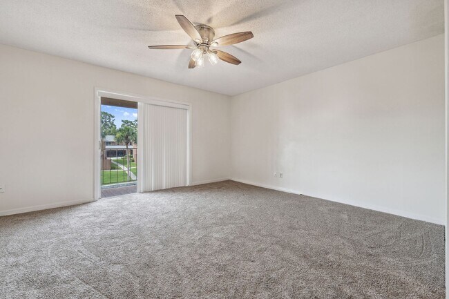 Building Photo - "Spacious 2-Bed Condo with Modern Upgrades in Prime Casselberry Location"