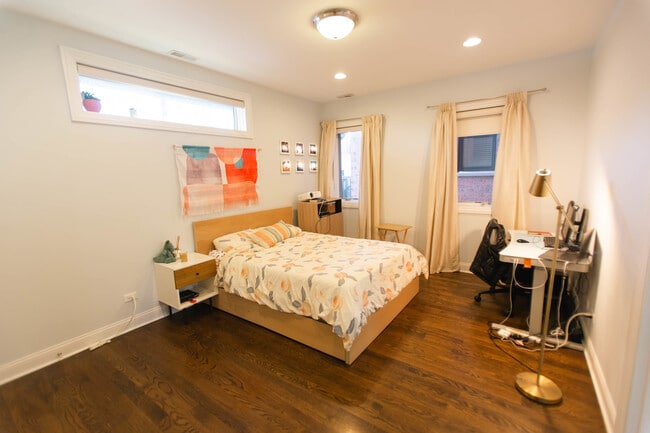 Building Photo - 843 W Fletcher St