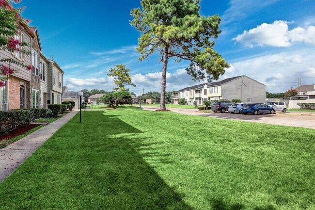 Building Photo - 10627 Sandpiper Dr