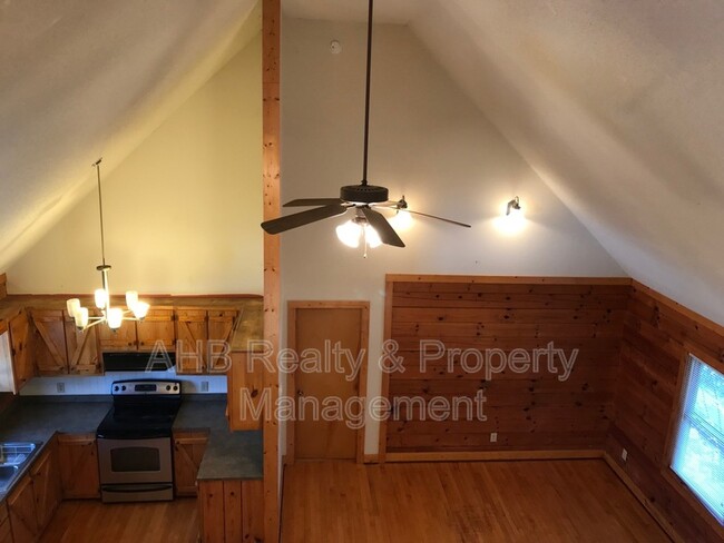 Building Photo - 414 Hoover Rd