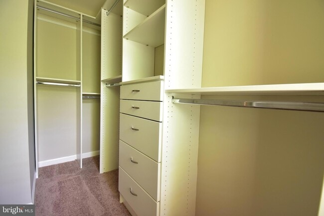 Building Photo - 5053 Kilburn St