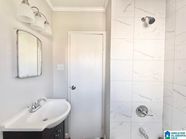 Building Photo - 5624 Avenue Q