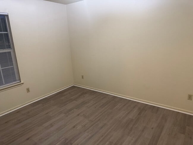 Building Photo - 3 bed 2 bath low income house in Fort Smith Arkansas