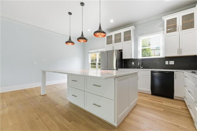 Building Photo - 850 Ormewood Ave SE