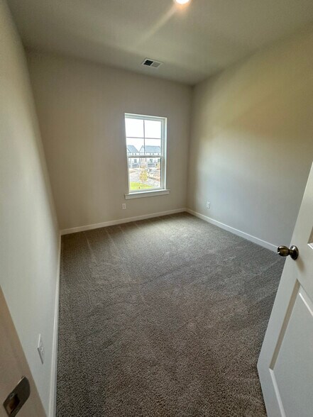 Building Photo - 548 Scholar Way