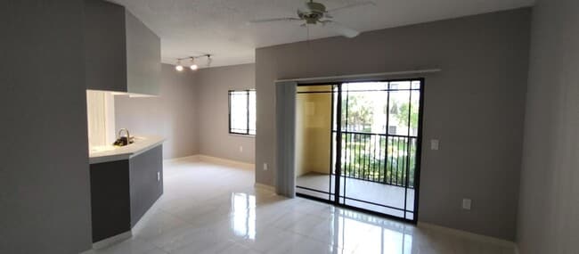 Building Photo - 3019 Alcazar Pl