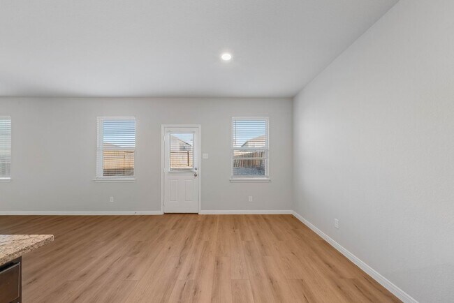 Building Photo - Spacious 3-Bed Townhome with Garage & Fenced Yard in New Braunfels – 1,920 Sq Ft!