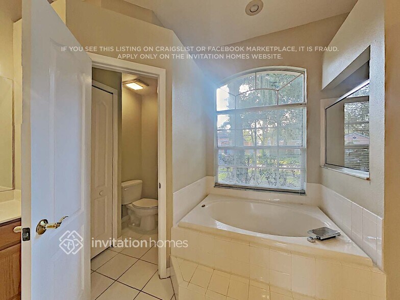 Building Photo - 3721 Hollow Wood Dr