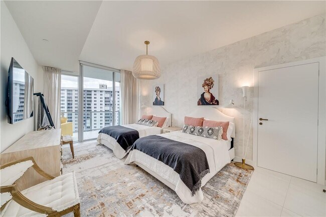 Building Photo - 2200 N Ocean Blvd