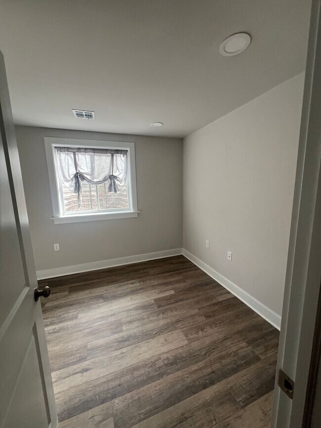 Building Photo - ** $500 OFF **