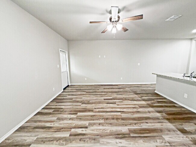 Building Photo - 127 Damon Dv