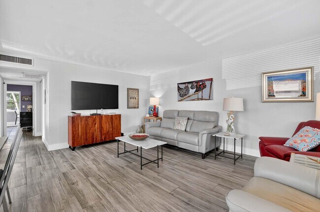 Building Photo - 360 Flanders Dr