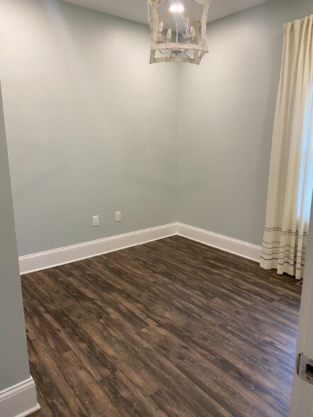 Building Photo - 931 Lasalle St