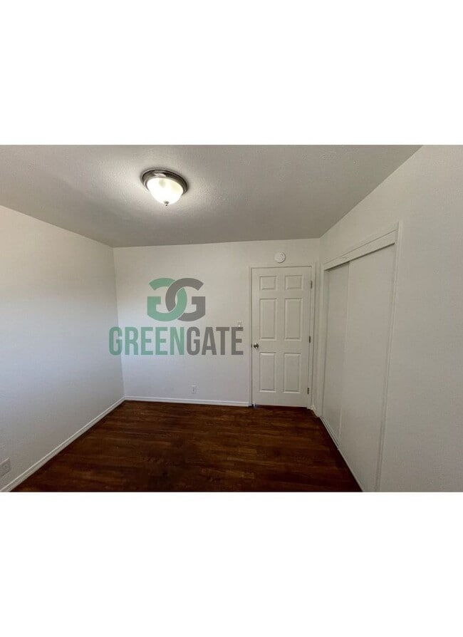 Building Photo - BEAUTIFUL 3 BEDROOM 2 BATH HOME MOVE IN RE...