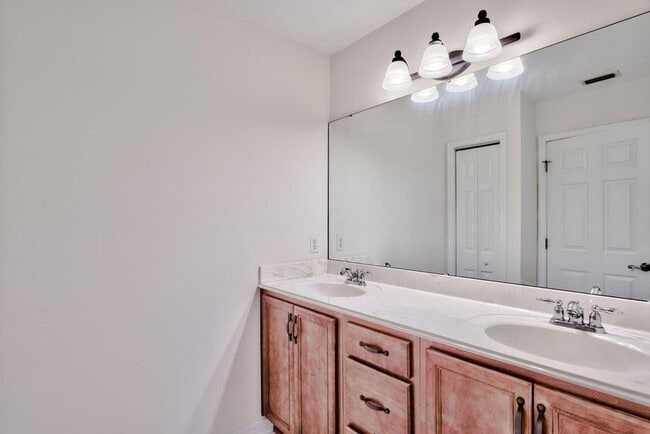 Building Photo - PRICE DROP!! Great 3-bedroom Florida cotta...