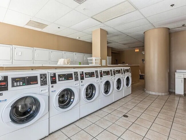 Building Photo - 111 W Maple St