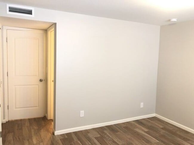 Building Photo - Remodeled 2 bedroom / 2 Full Bath