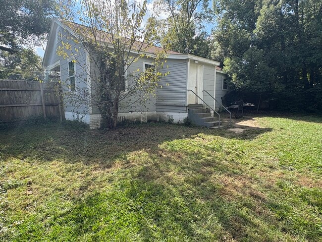 Building Photo - 511 Avondale Ct