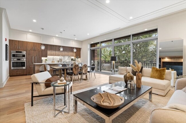 Building Photo - 3951 N Wayne Ave