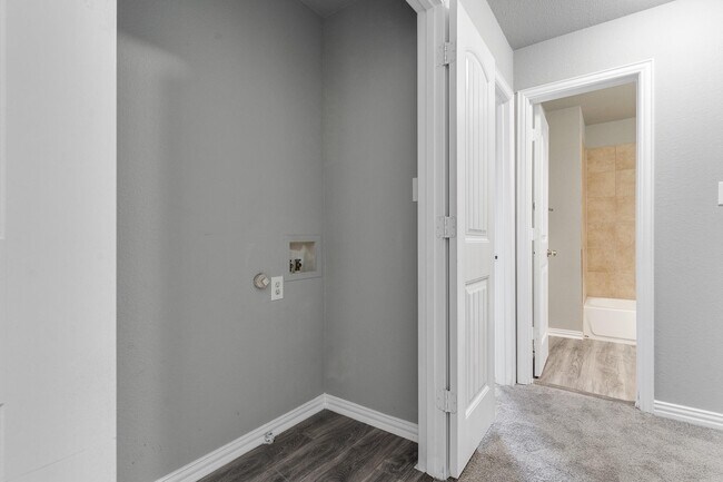 Building Photo - 2336 Homewood Ln