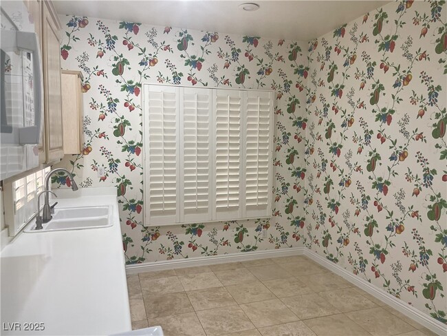Building Photo - 1136 Scenic Crest Dr