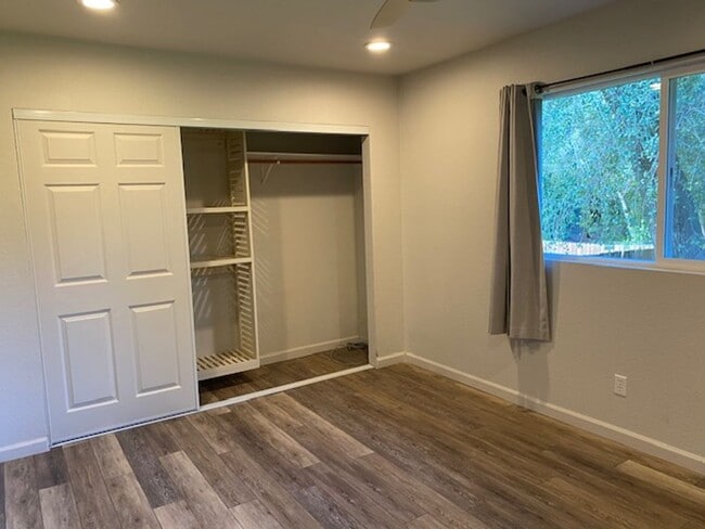 Building Photo - Nice Home in East Redding!