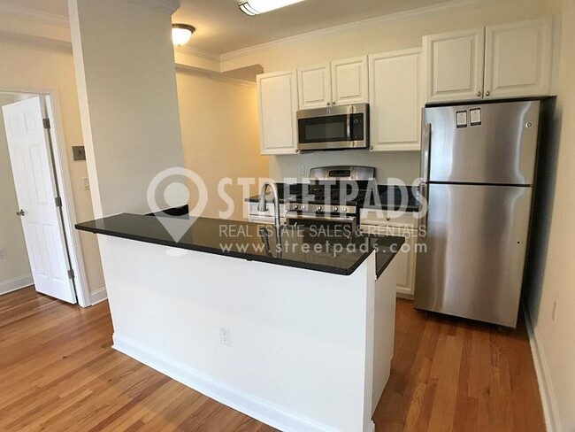 Building Photo - 3 bedroom in Cambridge MA 02138