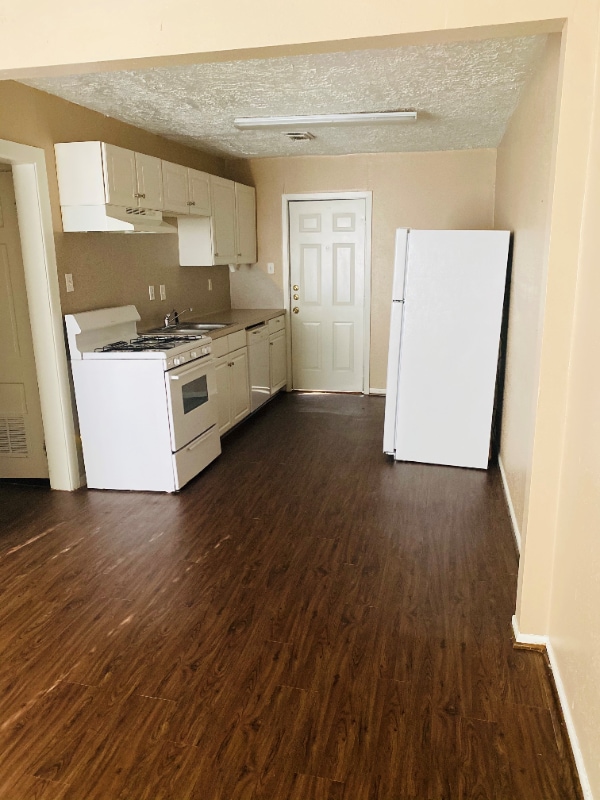 Building Photo - 108 Hardy St