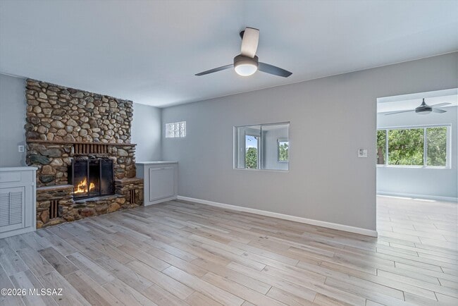Building Photo - 730 N Robles Rd