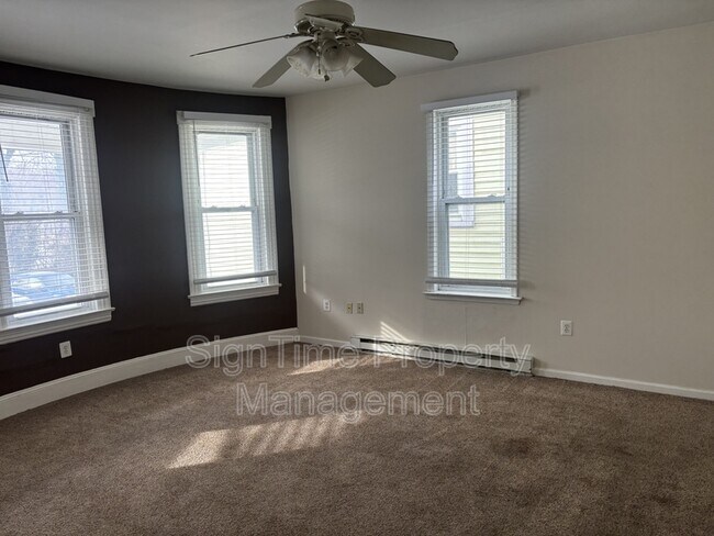 Building Photo - 415 E Potomac St