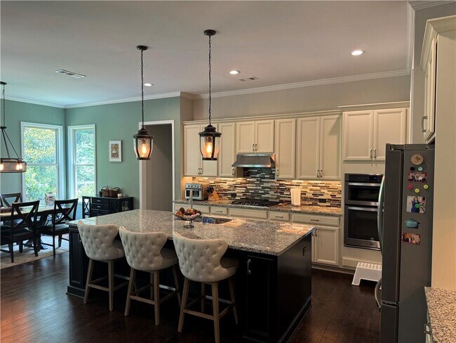 Building Photo - 512 Edgewater Dr