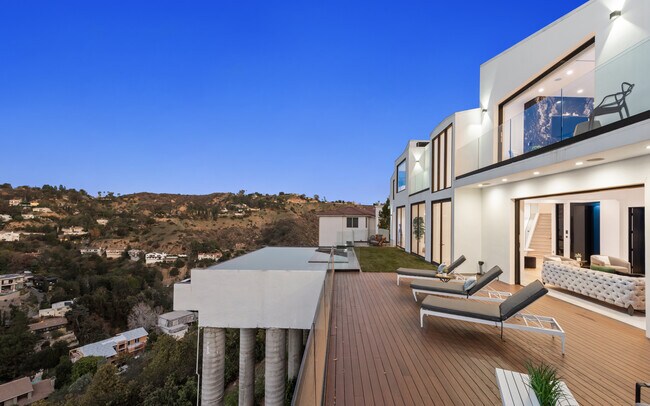 Building Photo - 7567 Hermes Dr