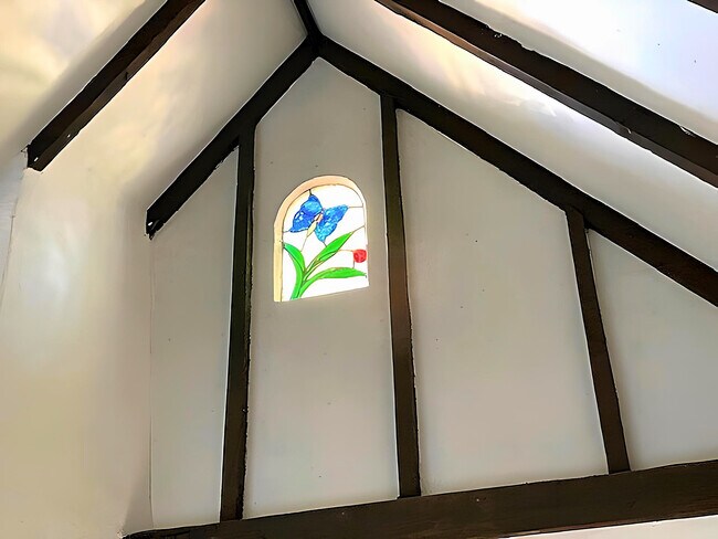 Building Photo - 920 N Hoover St