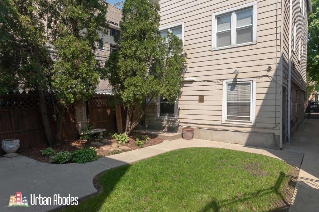 Building Photo - 3144 N Oakley Ave