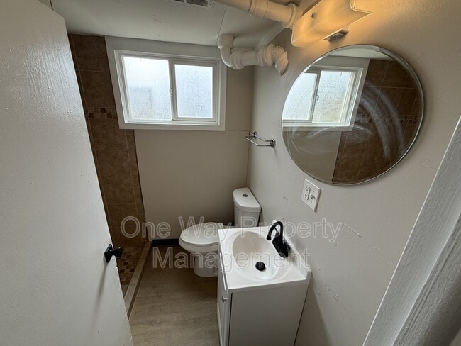 Building Photo - 820 35th Ave Ct