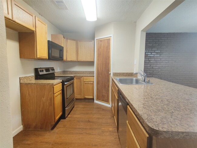 Building Photo - 1003 Dyche Ln