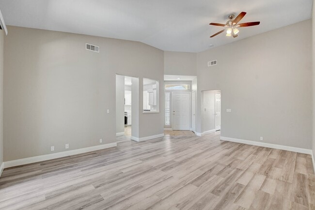 Building Photo - 5155 W Tropicana Ave