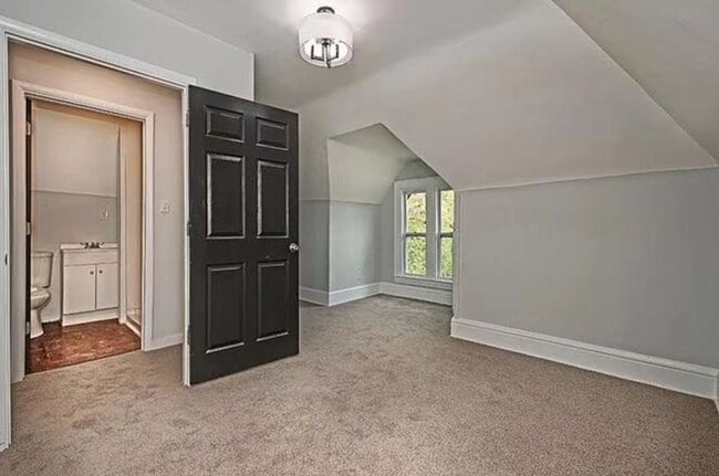 Building Photo - 5 bedroom home in the Upper Hill District