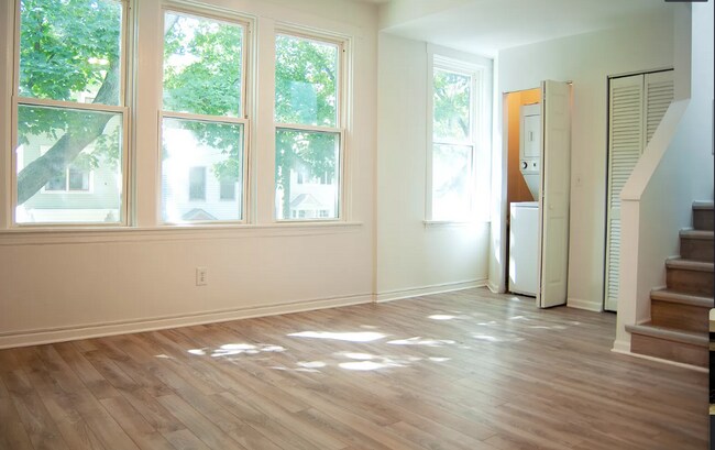 Building Photo - Lincoln Park Apartments!