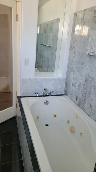 Building Photo - 4521 Colbath Ave