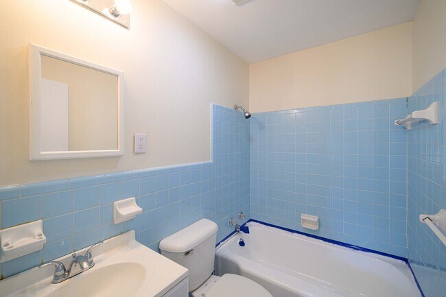 Building Photo - Updated 3BR Home with Fenced Yard on Quiet Street in Lake City