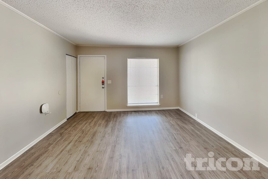 Building Photo - 5815 Brambletree St