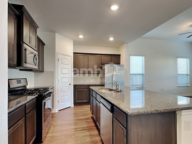 Building Photo - 5813 Monmarte Cove