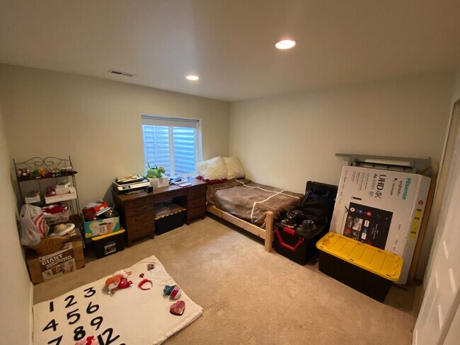 Building Photo - Nice 4 Bed 2 Bath Home Close to Ft Carson!!!