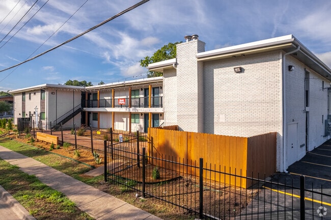 Building Photo - Gaston Corners