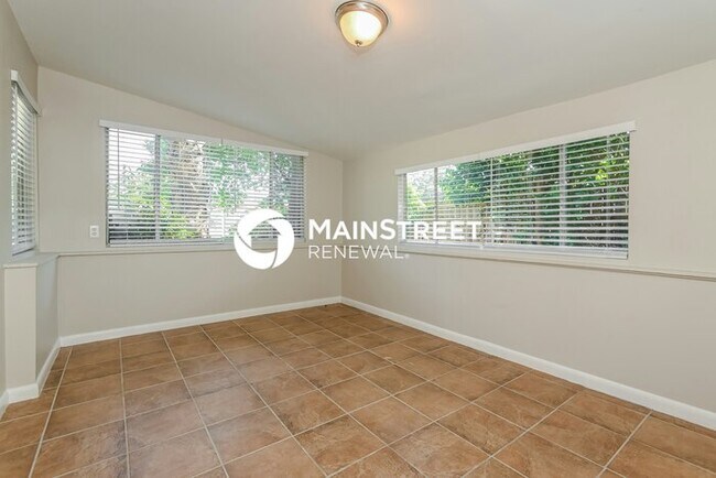 Building Photo - 3 Bedroom Pet-Friendly Home in Jacksonville, FL with Main Street Renewal